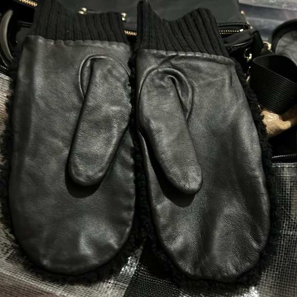 Coach - Picture 3 of 4